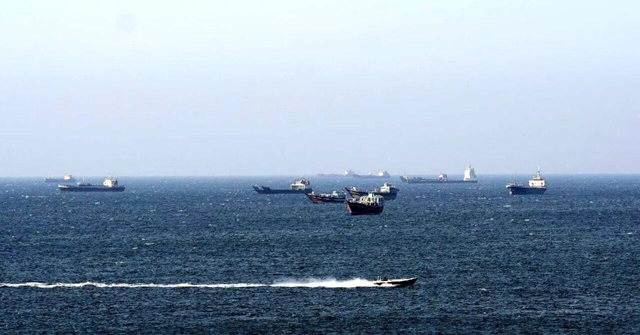 تردد در تنگه هرمز محدود شد؛ ممانعت از عبور ۳۰ شناور غیرمجاز
