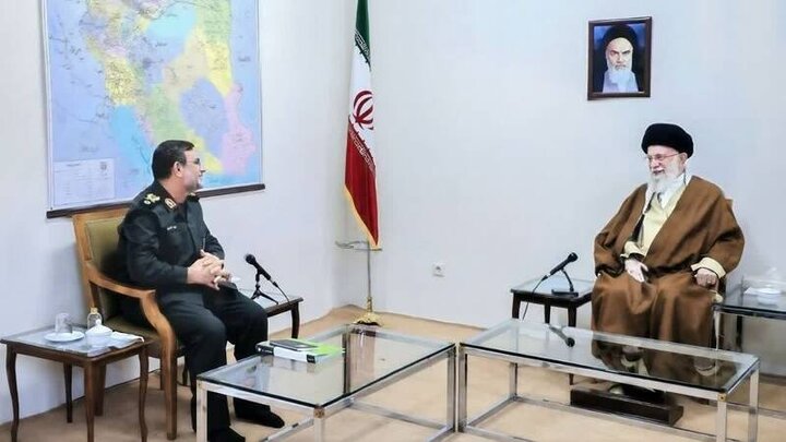 قاب ماندگار از دیدار سردار شهید تنگسیری با رهبر شهید انقلاب