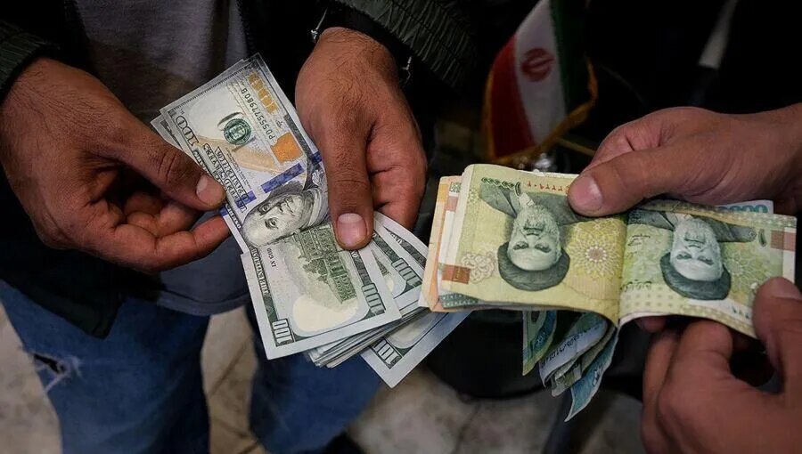 دلار به ۲۳۳ هزار تومان رسید؛ بازار ارز در آستانه کانال ۲۴۰ هزار تومان